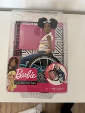Barbie FASHIONISTAS 133 Rollstuhl Puppe