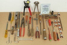 Werkzeug Konvolut Klemme Hammerkopf Zange Blech Schere Schraubendreher