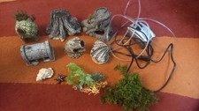 Deko und 2 Künstliche Pflanzen fürs Aquarium