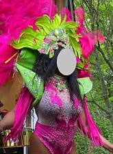 Samba Kostüm  6 teile Pinke/Grün Biquine, Rückentrage ( Costeiro) , Kopfschmuck