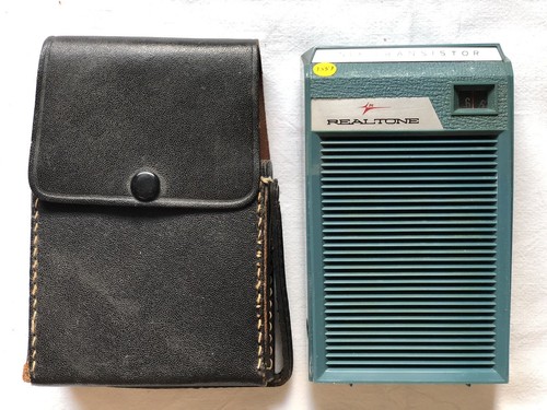Vintage pocket radio realtone - pocket,