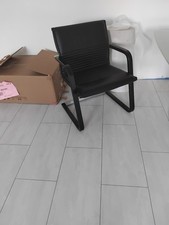 Esstisch mit Milchglasplatte