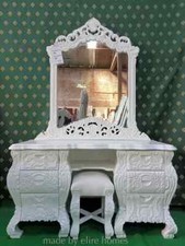 EIN KUNSTWERK Massive Weiße