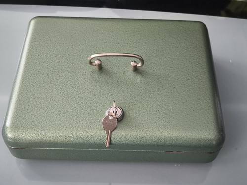 Alte große stahlkassette - große,