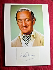 Original-Autogramm von David Niven (verst.), mit Farbfoto, insg. Din A4