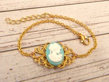 Filigranes Armband mit Kamee