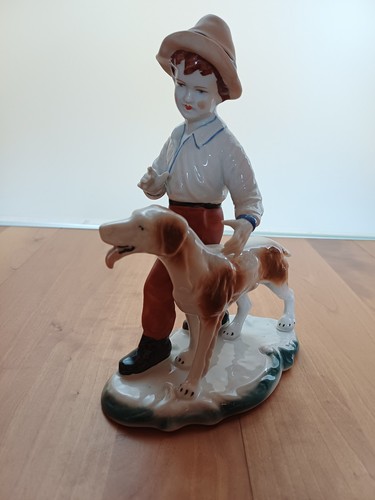 Schöne porzellan figur junge - porzellan-figur,
