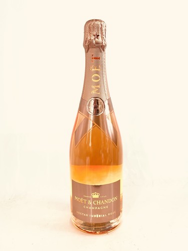 Moet chandon r - &, n.i.r.o
