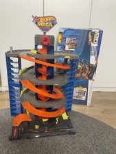 Hot Wheels Mega Garage Parkhaus Mit OVP Spielzeug Parkgarage Mit Aufzug