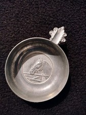 Kleines altes Zinn-Schälchen/Aschenbecher mit fantastischem Pferdekopf-Motiv NEU