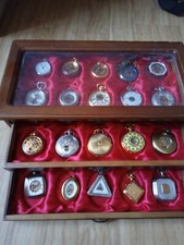 Taschenuhren Konvolut  30 Stück in Vitrine