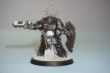 Warhammer 40k Primaris Marine Lieutenant mit Sturmschild Eisenhände