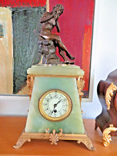 französische Pendule aus Bronze und Marmor oder Alabaster mit Pendel, Schlüssel