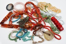 C26F03- Halbedelsteine ua Ketten Stränge lose Steine Schmuckherstellung