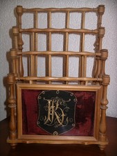 Alter zierlicher Holz Brief Zeitungsständer Wandhalter mit Monogramm