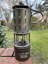 Sehr gut erhaltene alte