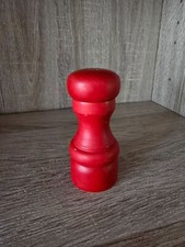 "Hölzerner Salzstreuer (rot)"