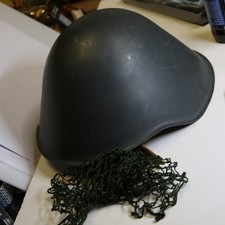 NVA Stahlhelm mit Netz neuwertig