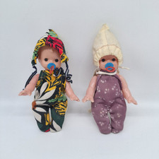 2 kleine Puppen  Kunststoff Plaste Plastik mit Schnuller und Kleidung