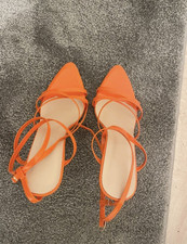 Orangefarbene Spitz High Heels