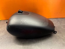 BESCHÄDIGT Benzintank Tank Harley Davidson M8 Softail Fat Bob