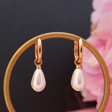 Rose-goldene Perlenohrringe