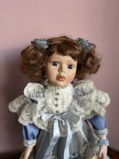 Wunderschöne Porzellanpuppe