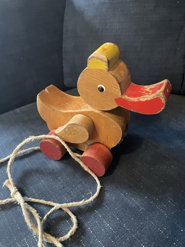 Altes holzspielzeug ente mit - ente,