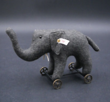 STEIFF Filzelefant auf Rädern