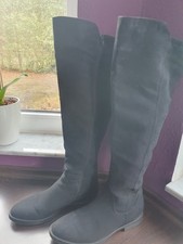 schwarze Overknee Stiefel mit