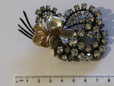 Alte Brosche mit vielen Strasssteinen, Vintage