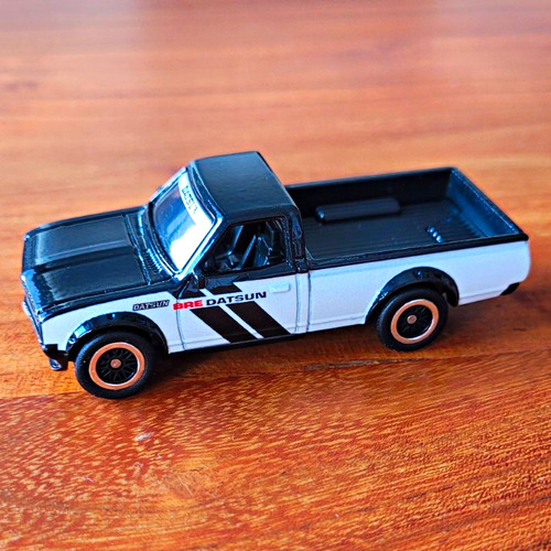 Hot wheels datsun - hot,