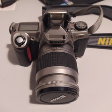 Nikon F65D Spiegelreflexkamera mit Zubehör in silber, optisch noch Top