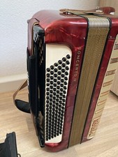 Akkordeon Hohner Concerto IV 120 Bässe mit Koffer 