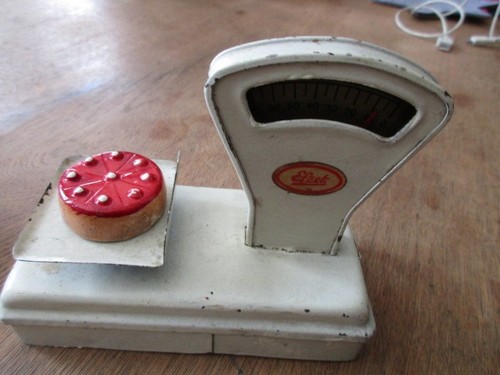 Waage metall mit torte - waage,