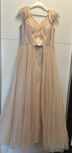 Enges abendkleid mit - enges, schleppe