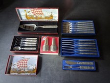 Konvolut Norweger Zinn, Besteckteile , Salz und Pfefferstreuer