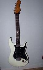 Fender Stratocaster Modern Player - Made in China Arctic White