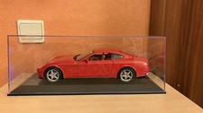 Modellauto 1:18 Hot Wheels Ferrari 612 Scaglietti mit Vitrine 
