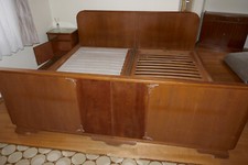 Zu verschenken: Doppelbett ohne Lattenroste, 2 x 2 m, Massivholz-Furnier