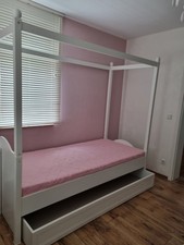 Himmelbett 90x200 mit Matratze, ausziehbarer Bettkasten, Himmel abbaubar