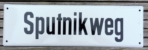 Straßenschild ddr sputnikweg - straßenschild,