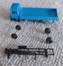 Modell Auto HERPA HO 1:87  blauer LKW mit Pritsche