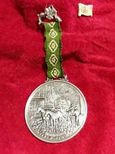 BMF Reliefbild DIE HOCHZEITSREISE Zinn Aufhänger Stofffahne RAR ÜBERRASCHUNG GES