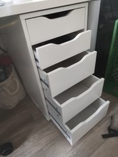 Weißes Schieberegal