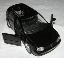 Spielzeug Metallauto 1/24 VW Golf IV GTI, schwarz