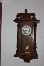 Schöne alte Wanduhr Pendeluhr Regulator mechanisch mit Schlag