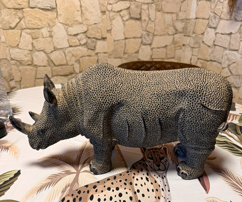Nashorn dekofigur aus harz - nashorn,