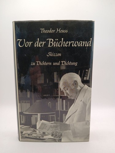 Vor der bücherwand - bücherwand, heuss
