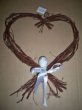 WAND-DEKO HERZ" Zweige mit Ei